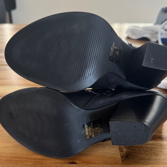 Women's Black Ankle Zip Boots size 6 - Picture 9 of 10